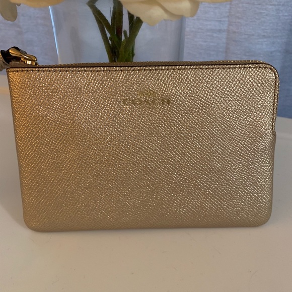 BRAND NEW! Coach Clutch - Picture 4 of 5